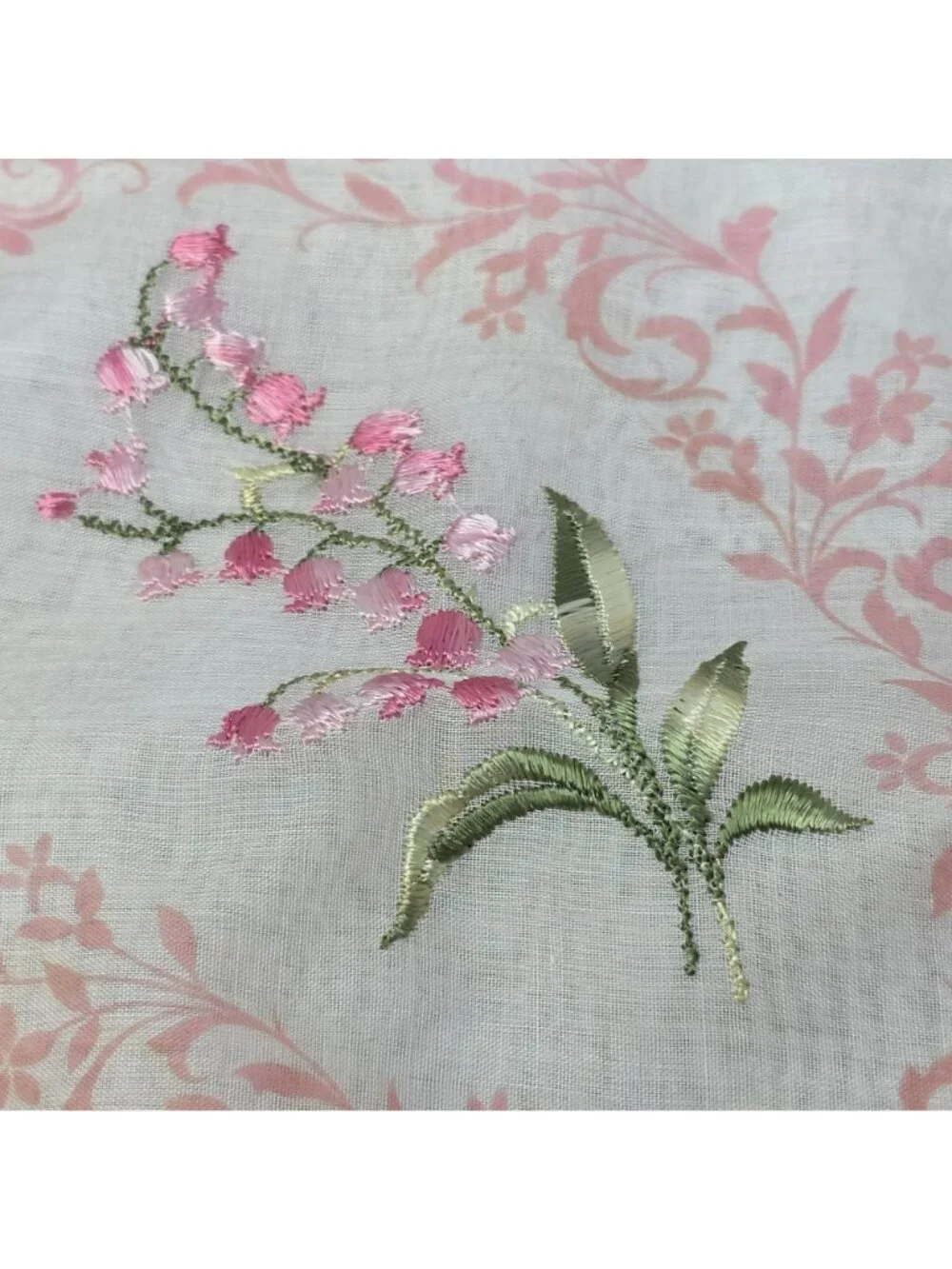 Vintage Pink Embroidered Handkerchief With Floral Design & Crochet Lace‎ Edges